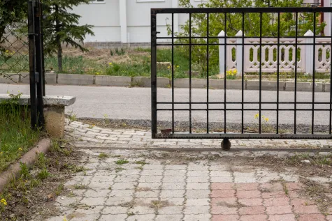 EL.VAT,Inštaliranje električnih naprav,Herman Emberšič S.P., Dvoriščna vrata
