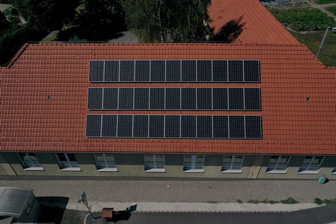 Amiti Škumbin s.p, Sončne elektrarne